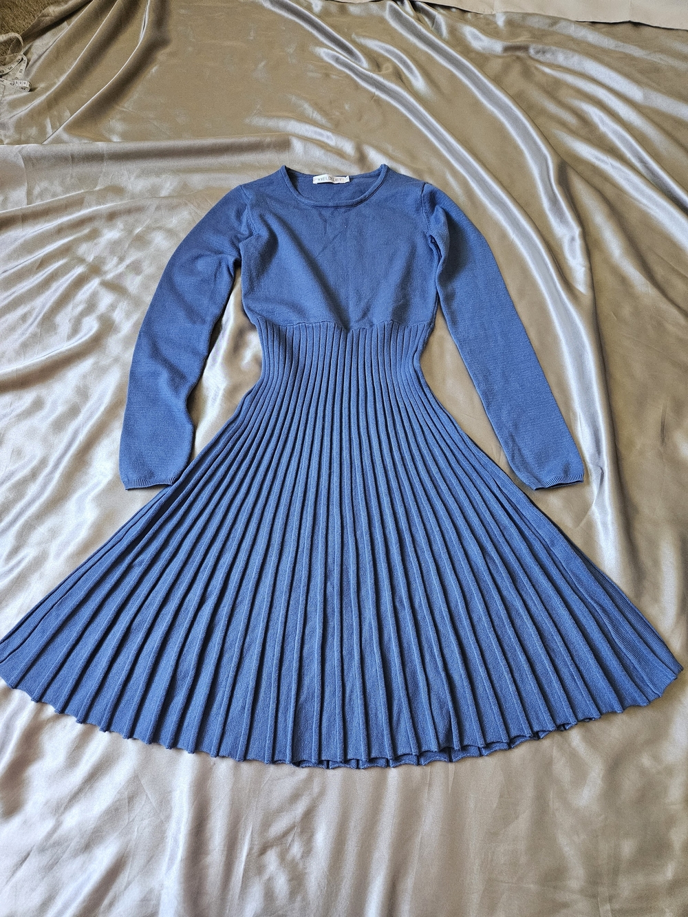 Blue Knit Pleated Midi Dress - Classic Long-Sleeve Size M